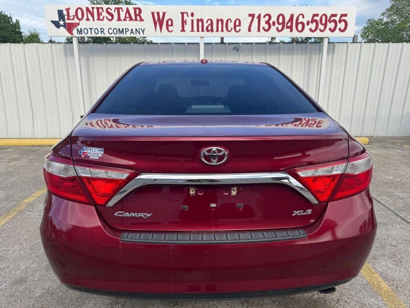 Toyota Camry Vehicle Full-screen Gallery Image 04