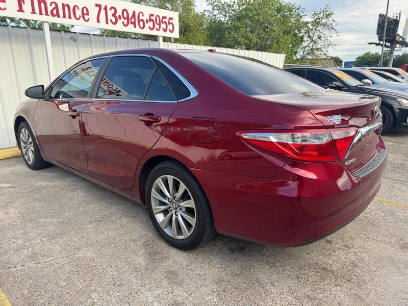 Toyota Camry Vehicle Full-screen Gallery Image 05