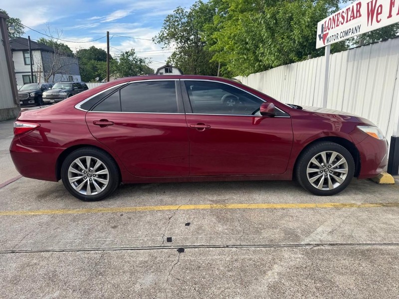 Toyota Camry Vehicle Full-screen Gallery Image 07