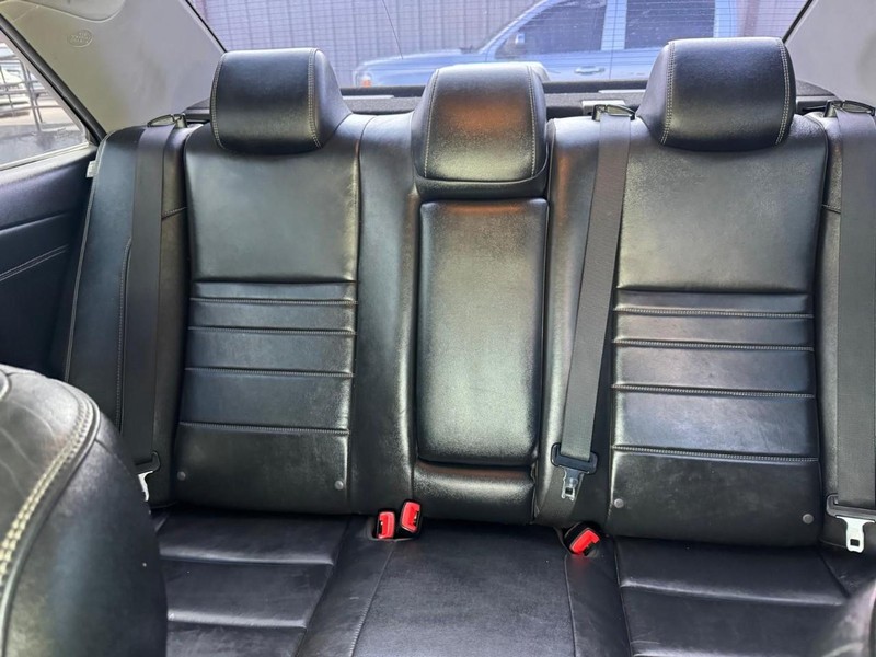 Toyota Camry Vehicle Full-screen Gallery Image 11