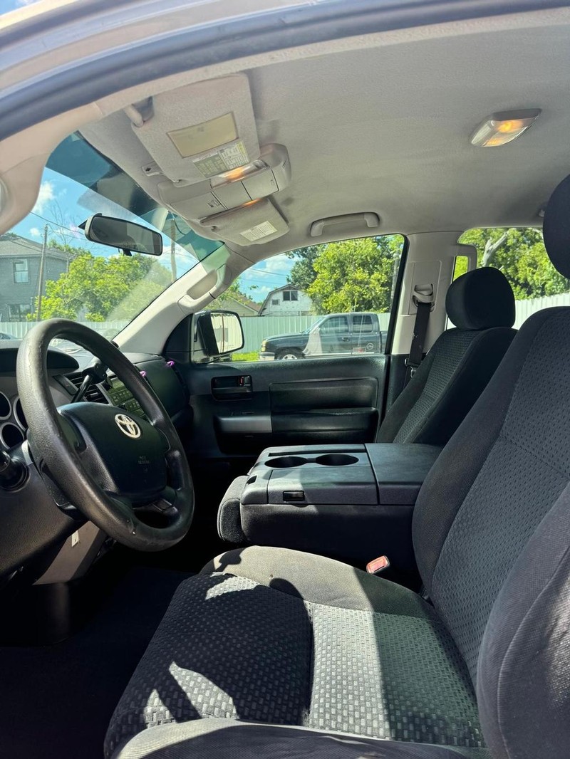 Toyota Tundra 4WD Truck Vehicle Full-screen Gallery Image 08