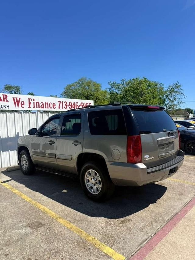 GMC Yukon Vehicle Full-screen Gallery Image 06