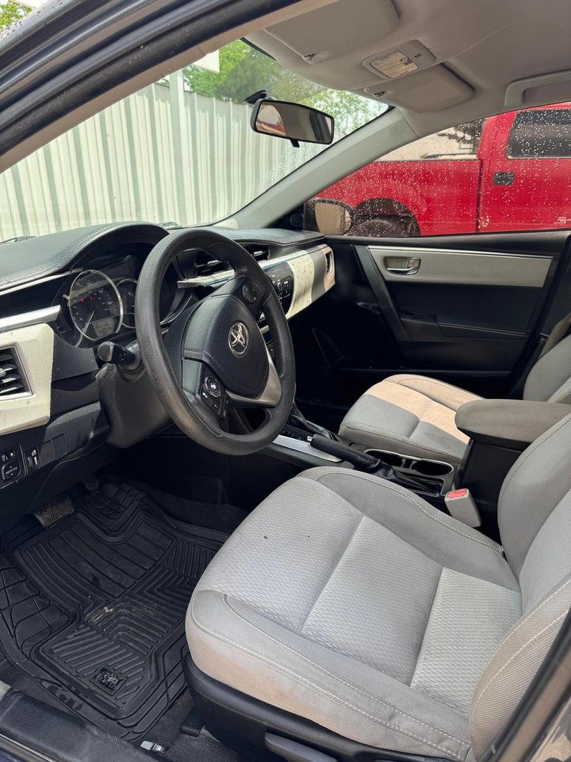 Toyota Corolla Vehicle Full-screen Gallery Image 08