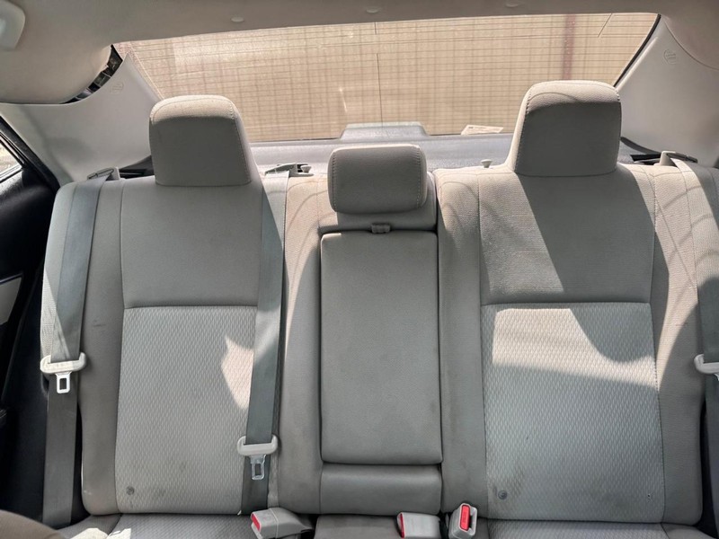 Toyota Corolla Vehicle Full-screen Gallery Image 09