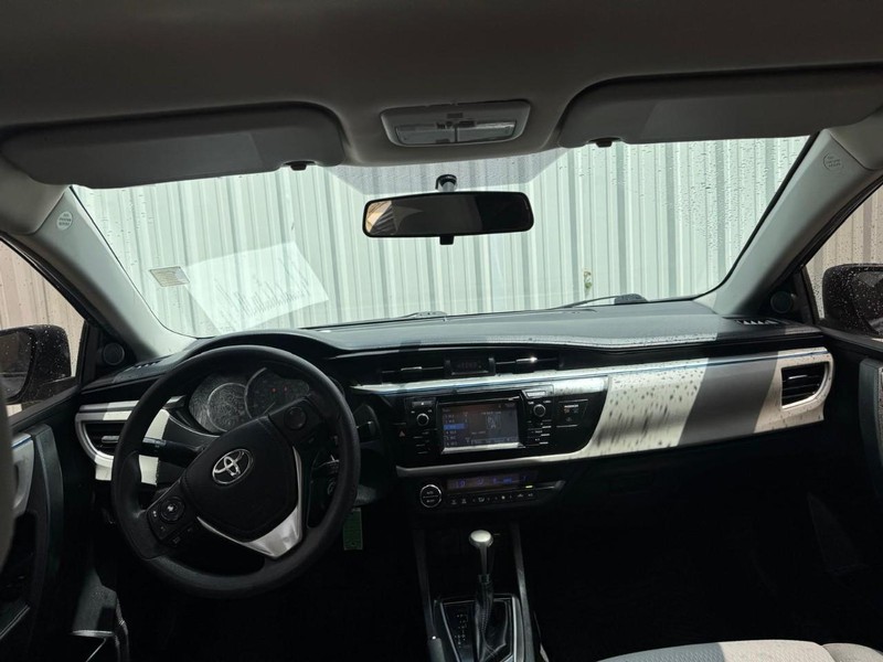 Toyota Corolla Vehicle Full-screen Gallery Image 10