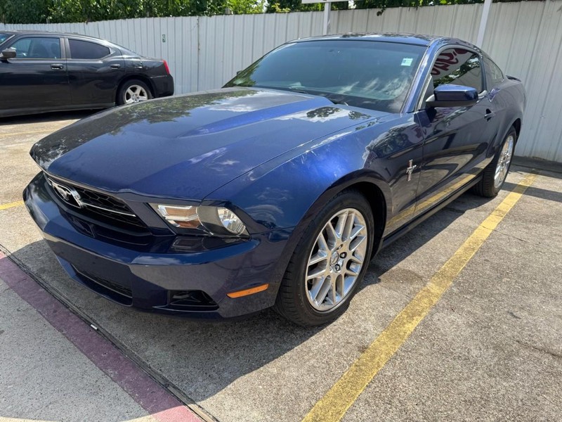Ford Mustang Vehicle Full-screen Gallery Image 02