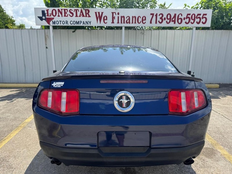 Ford Mustang Vehicle Full-screen Gallery Image 04