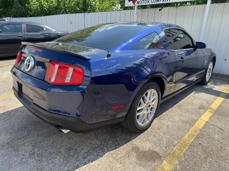 Ford Mustang Vehicle Full-screen Gallery Image 05