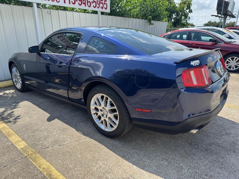 Ford Mustang Vehicle Full-screen Gallery Image 06
