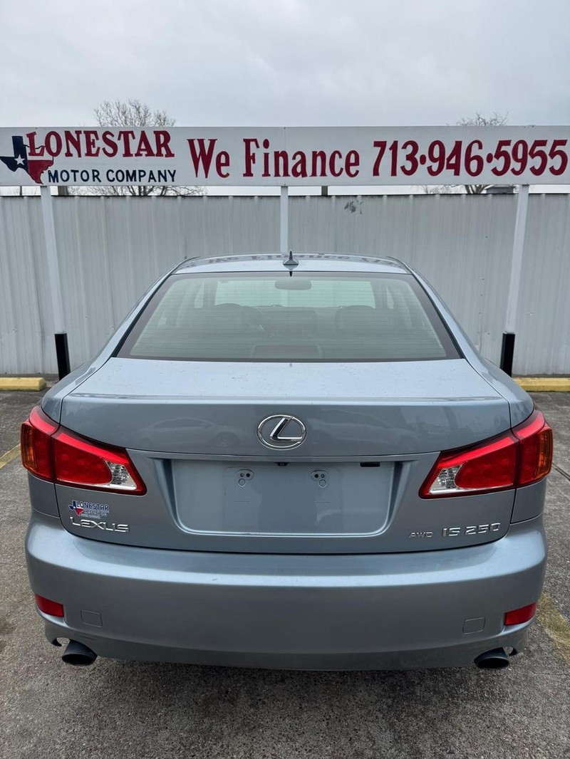 Lexus IS 250 Vehicle Full-screen Gallery Image 04