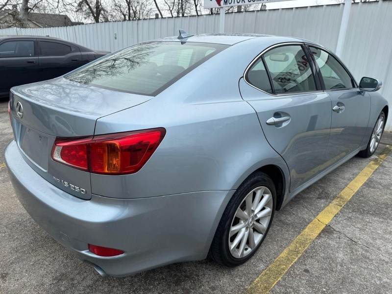 Lexus IS 250 Vehicle Full-screen Gallery Image 05