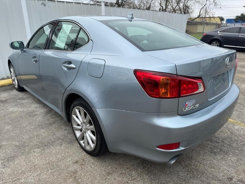 Lexus IS 250 Vehicle Full-screen Gallery Image 06