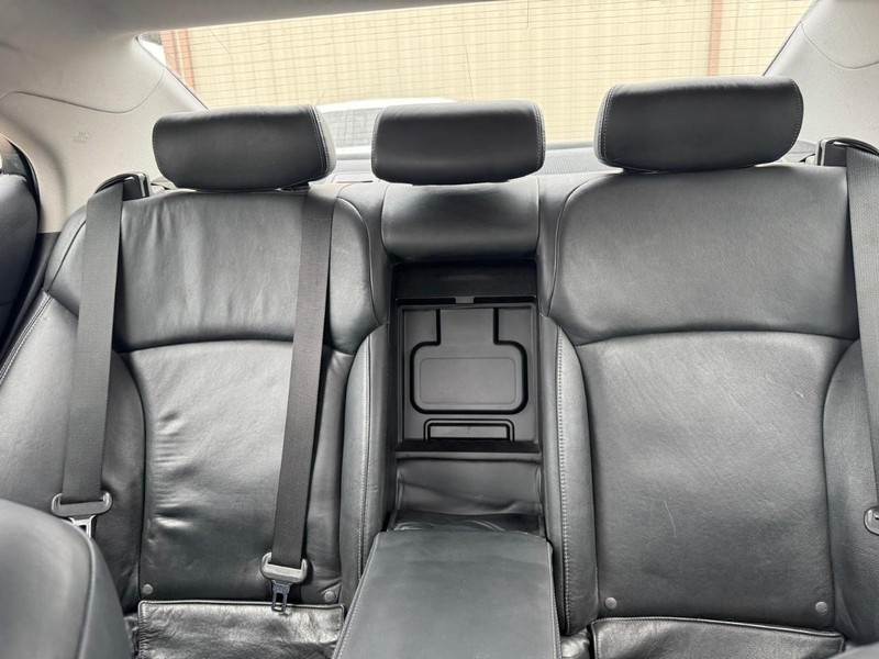 Lexus IS 250 Vehicle Full-screen Gallery Image 10