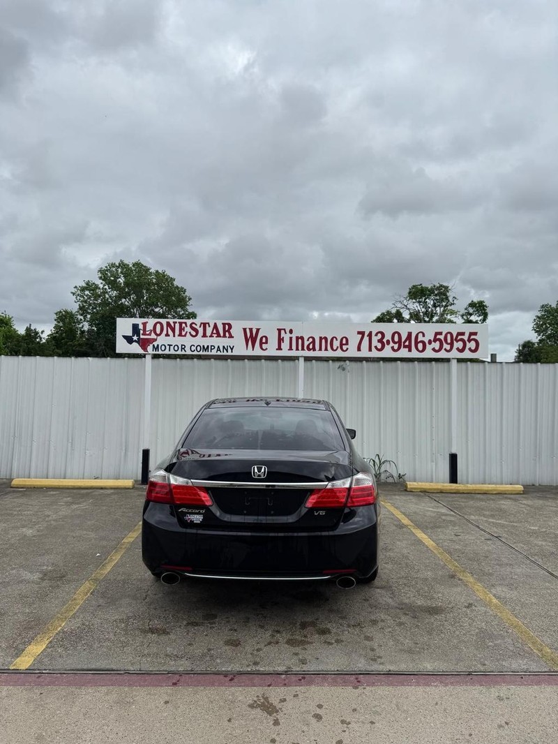 Honda Accord Sedan Vehicle Full-screen Gallery Image 04