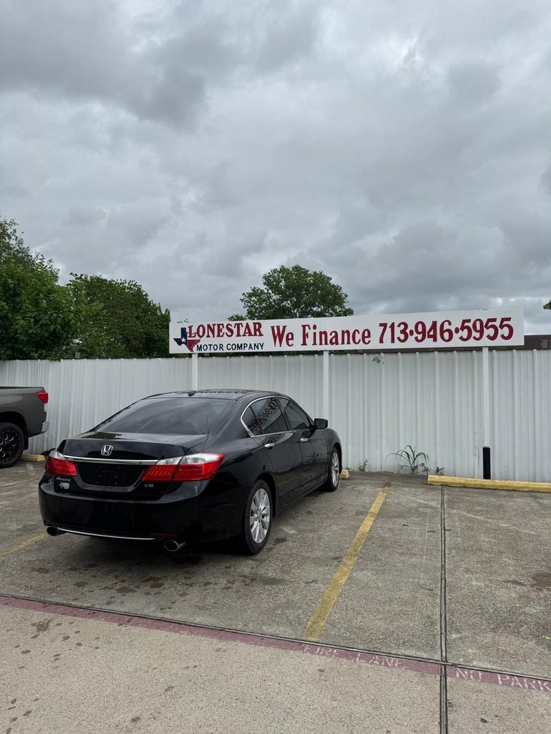 Honda Accord Sedan Vehicle Full-screen Gallery Image 05