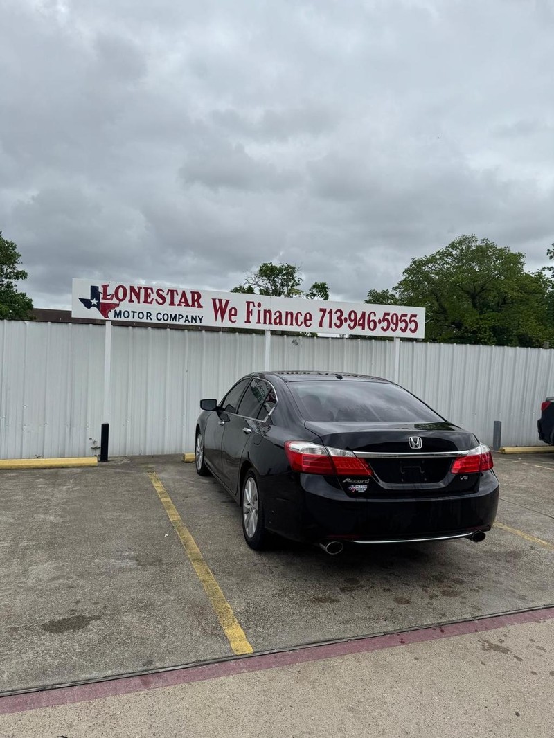 Honda Accord Sedan Vehicle Full-screen Gallery Image 06