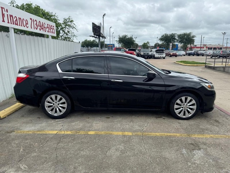 Honda Accord Sedan Vehicle Full-screen Gallery Image 08