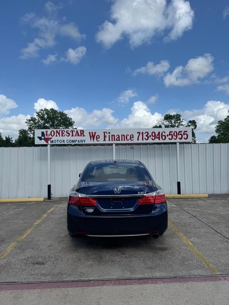 Honda Accord Sedan Vehicle Full-screen Gallery Image 04