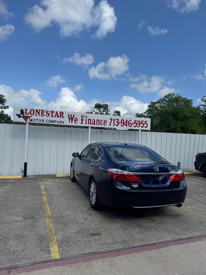 Honda Accord Sedan Vehicle Full-screen Gallery Image 05