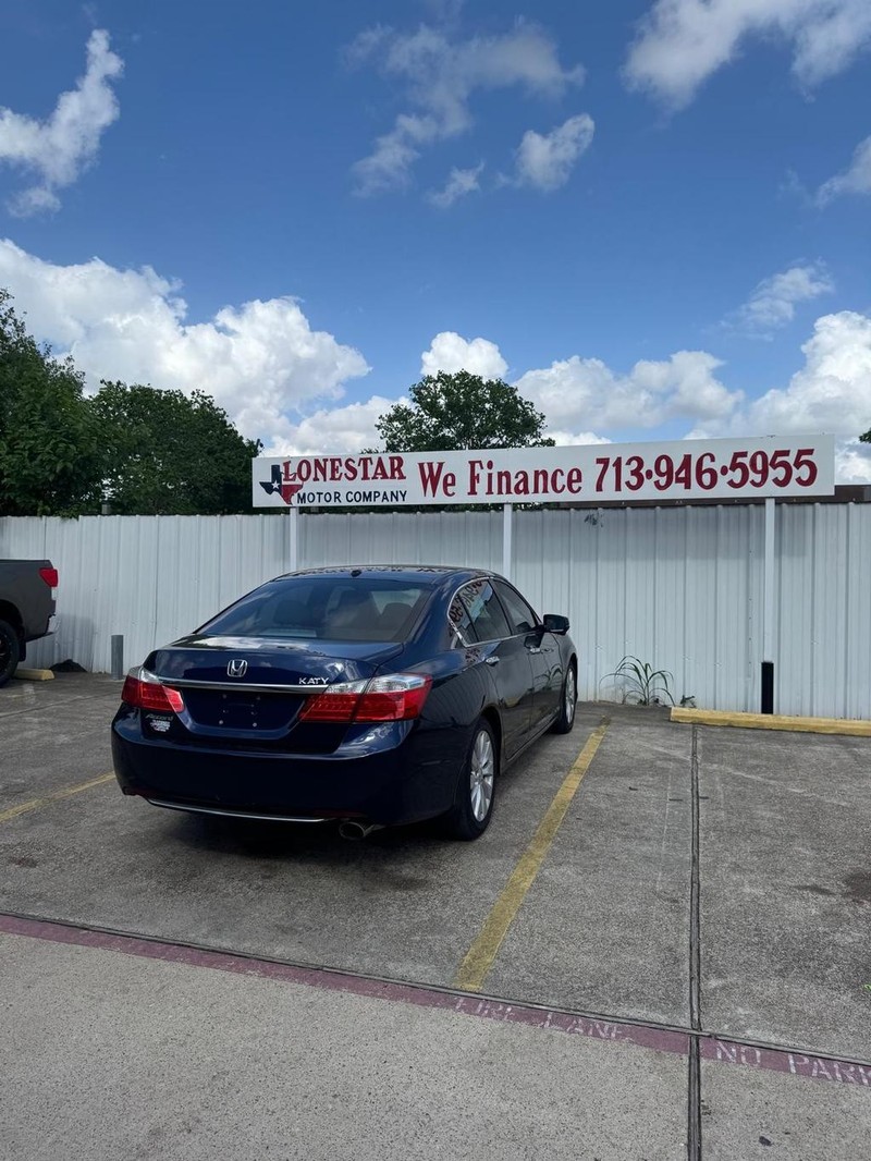 Honda Accord Sedan Vehicle Full-screen Gallery Image 06