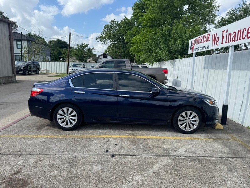 Honda Accord Sedan Vehicle Full-screen Gallery Image 07