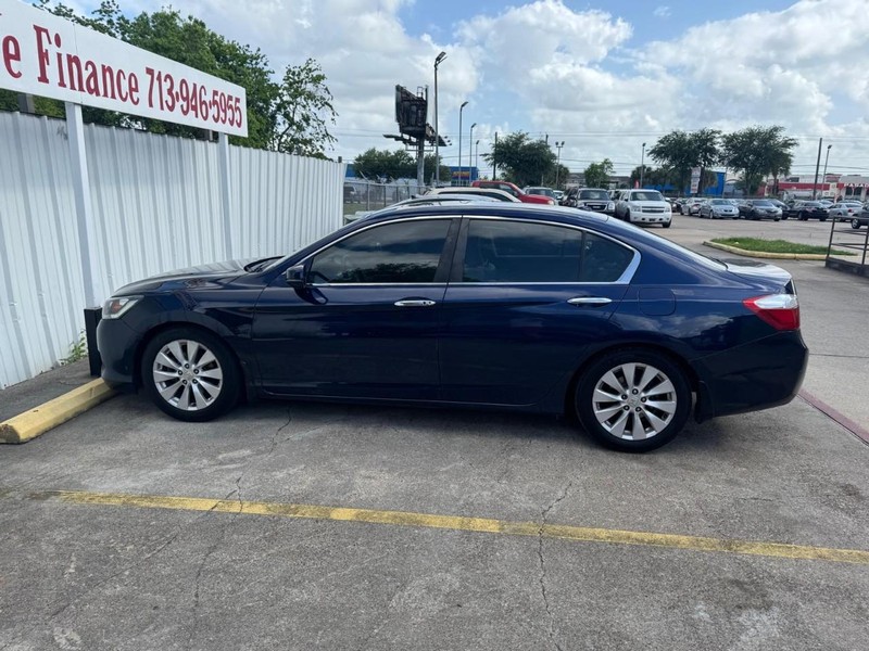 Honda Accord Sedan Vehicle Full-screen Gallery Image 08