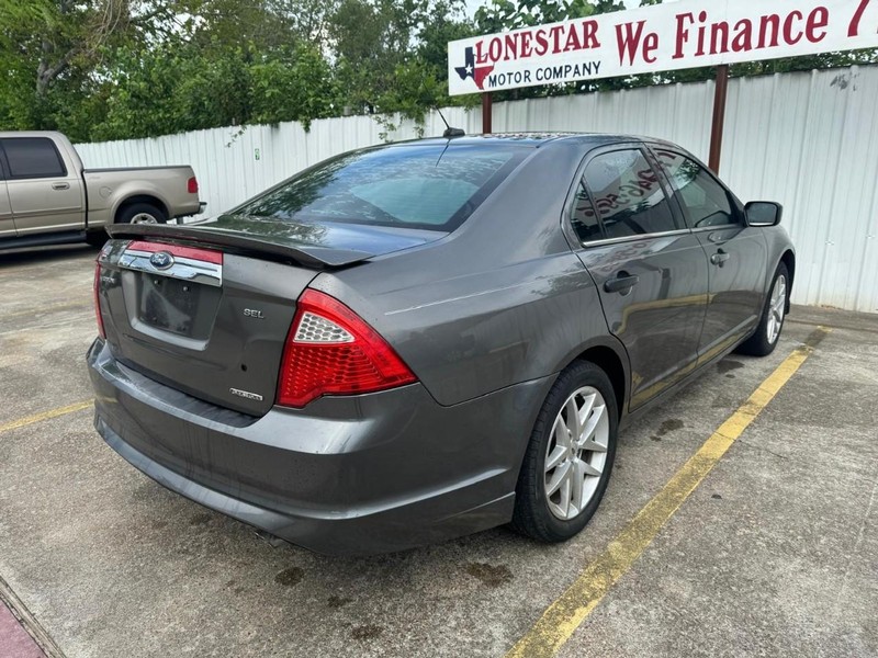 Ford Fusion Vehicle Full-screen Gallery Image 05