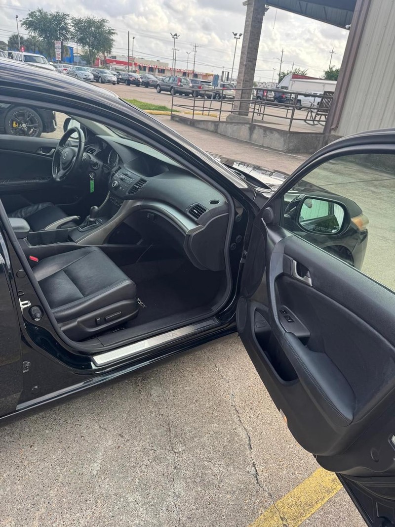 Acura TSX Vehicle Full-screen Gallery Image 09