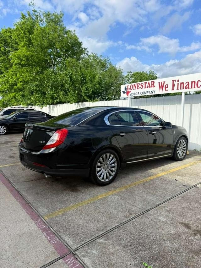 Lincoln MKS Vehicle Full-screen Gallery Image 05