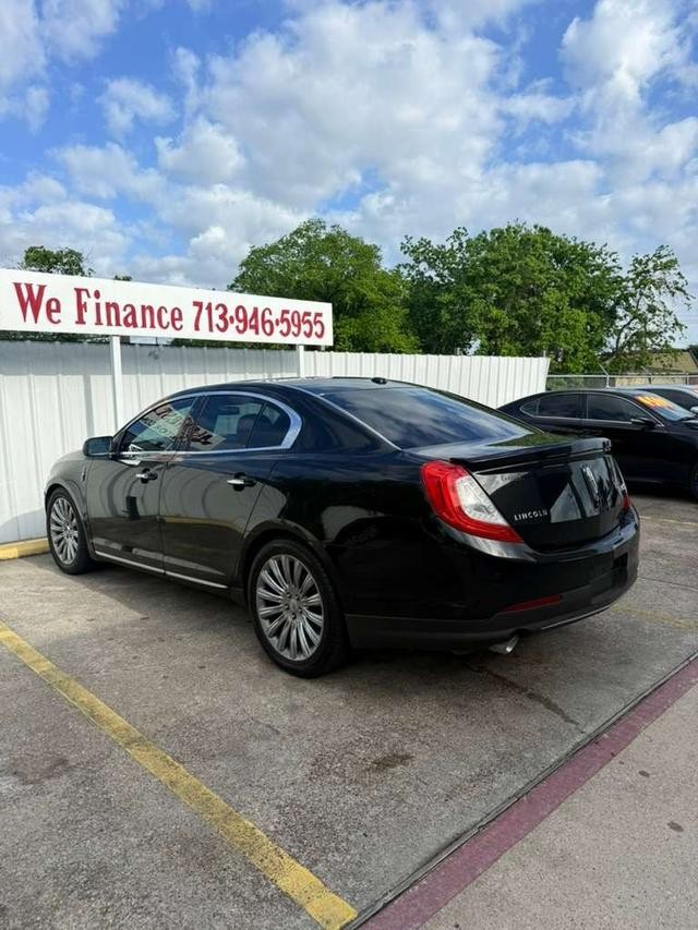Lincoln MKS Vehicle Full-screen Gallery Image 06