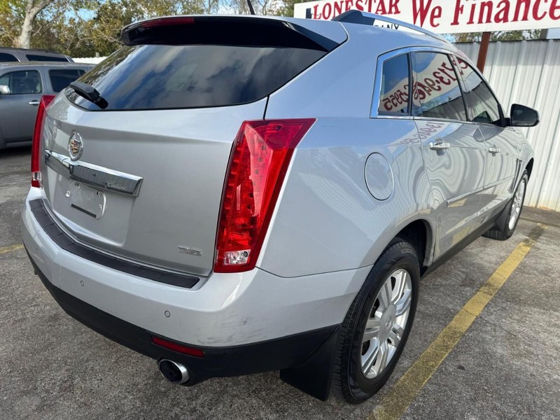 Cadillac SRX Vehicle Full-screen Gallery Image 05