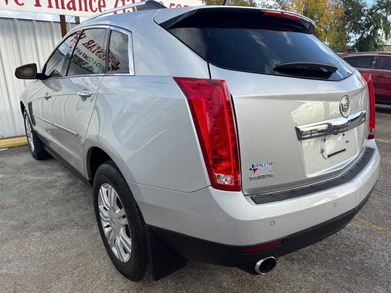 Cadillac SRX Vehicle Full-screen Gallery Image 06