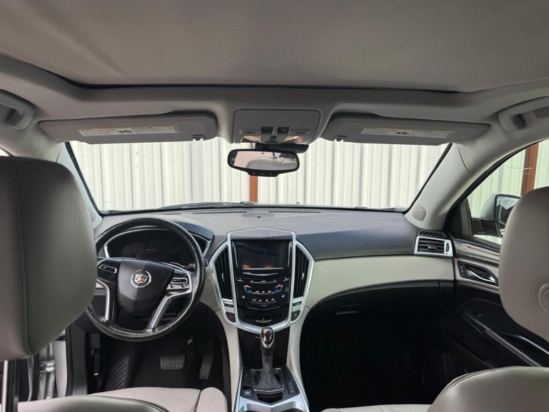 Cadillac SRX Vehicle Full-screen Gallery Image 09