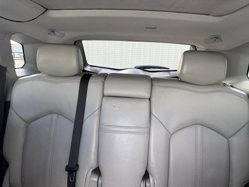 Cadillac SRX Vehicle Full-screen Gallery Image 10