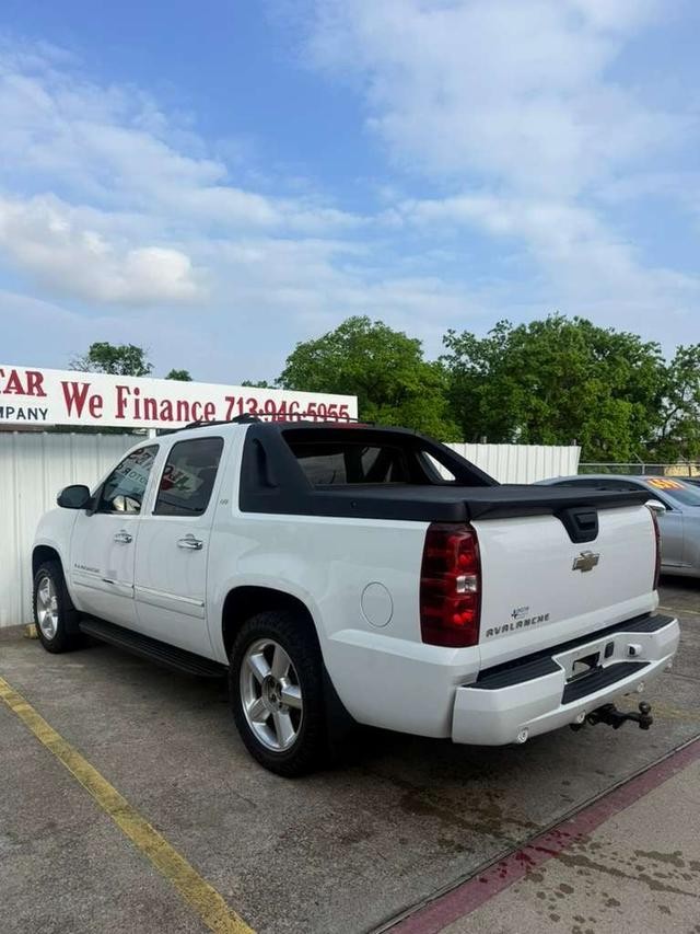 Chevrolet Avalanche Vehicle Full-screen Gallery Image 06