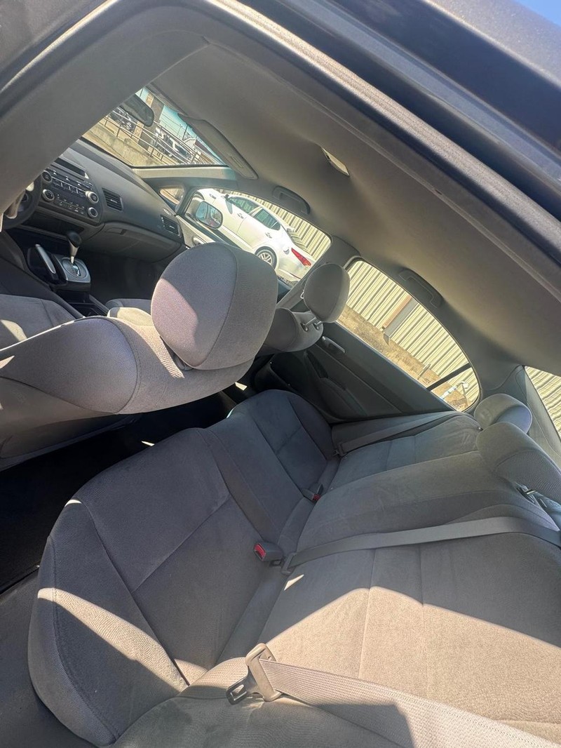 Honda Civic Sedan Vehicle Full-screen Gallery Image 10