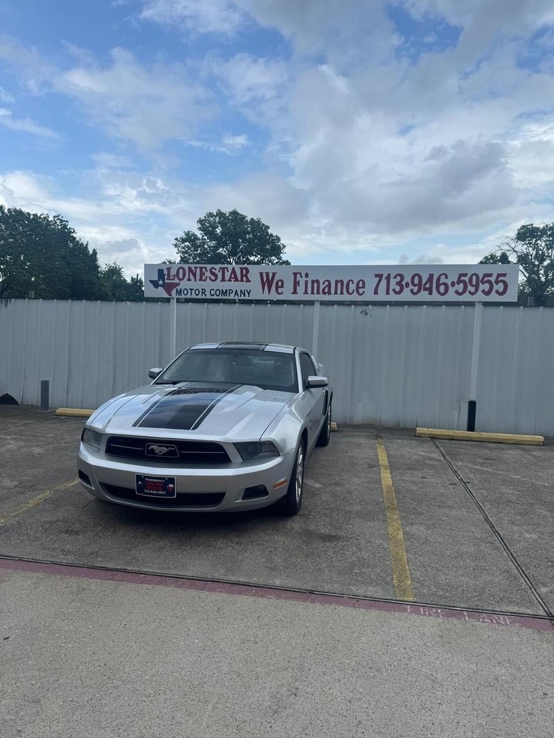 Ford Mustang Vehicle Full-screen Gallery Image 02