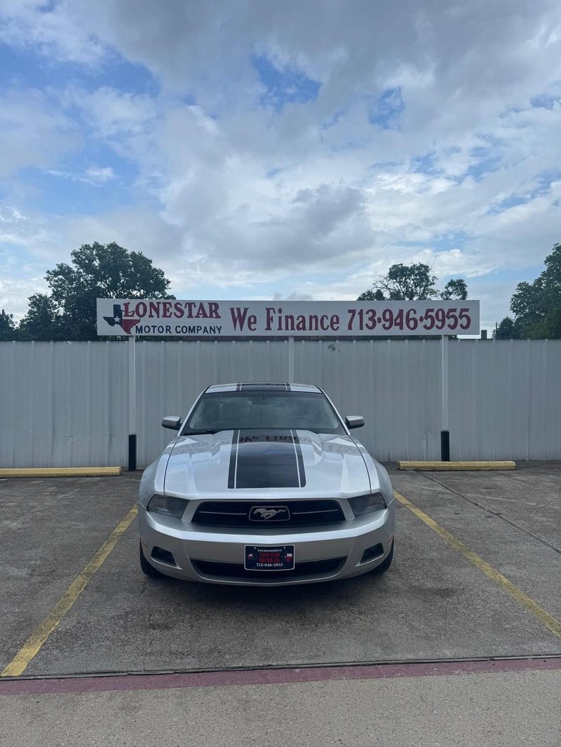 Ford Mustang Vehicle Full-screen Gallery Image 03