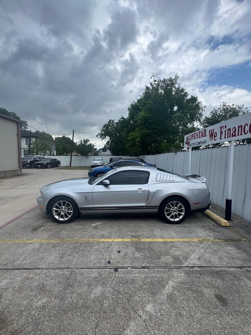 Ford Mustang Vehicle Full-screen Gallery Image 07