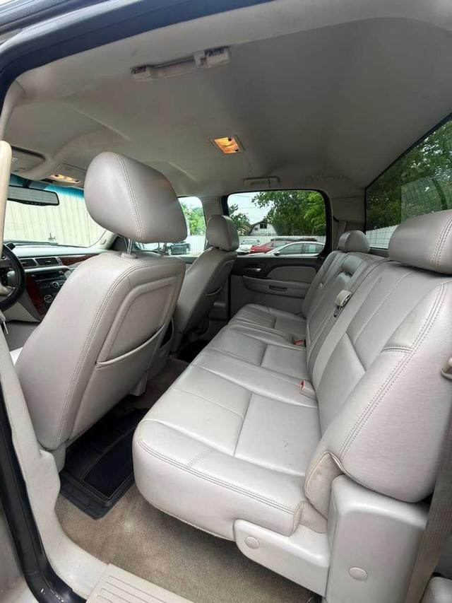 Chevrolet Silverado 1500 Vehicle Full-screen Gallery Image 08