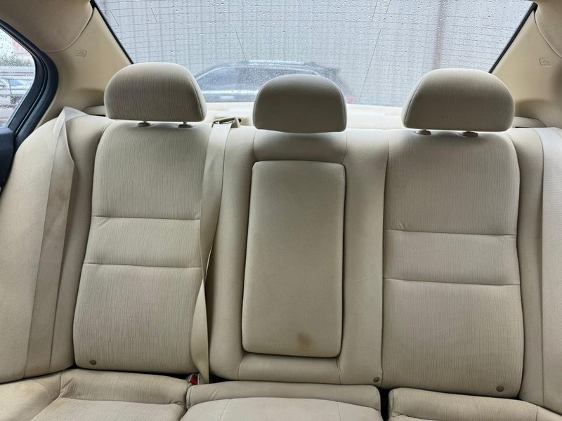 Honda Accord Sedan Vehicle Full-screen Gallery Image 10