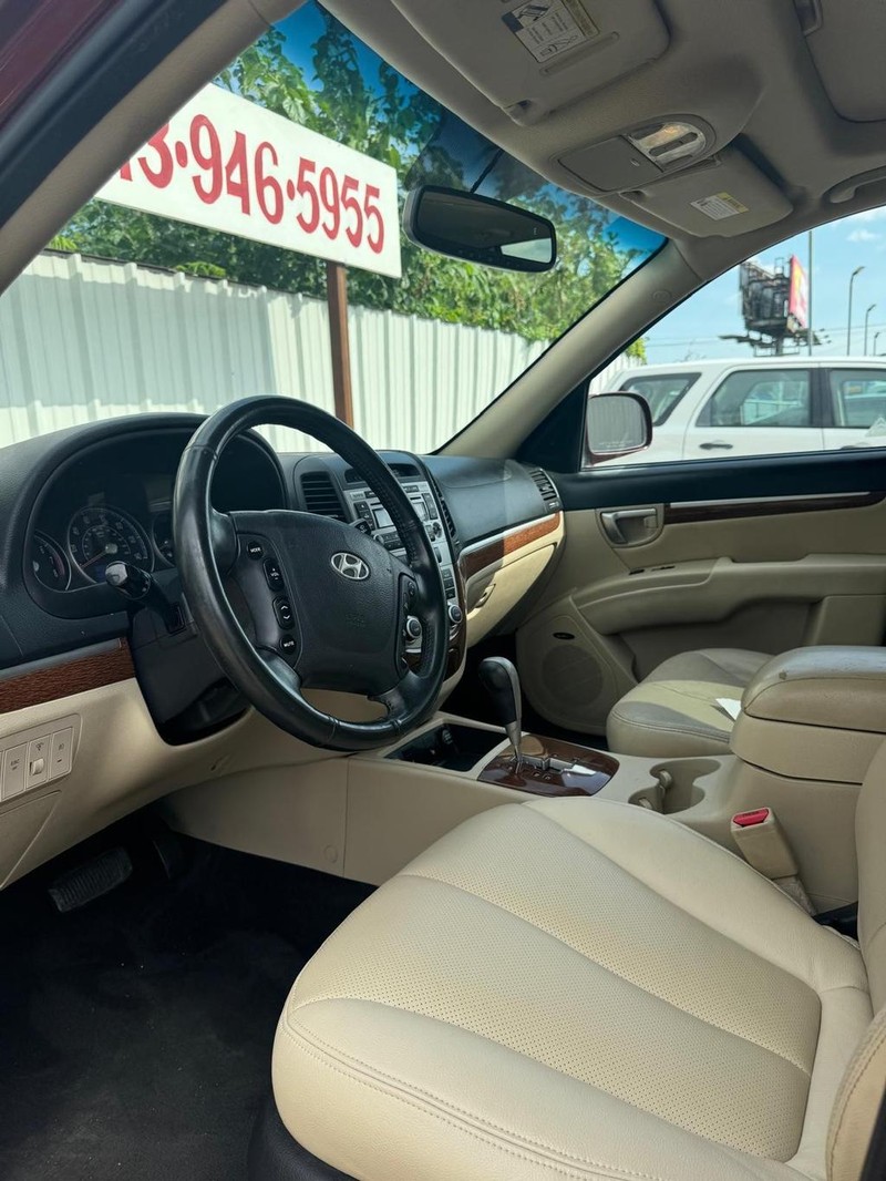 Hyundai Santa Fe Vehicle Full-screen Gallery Image 08