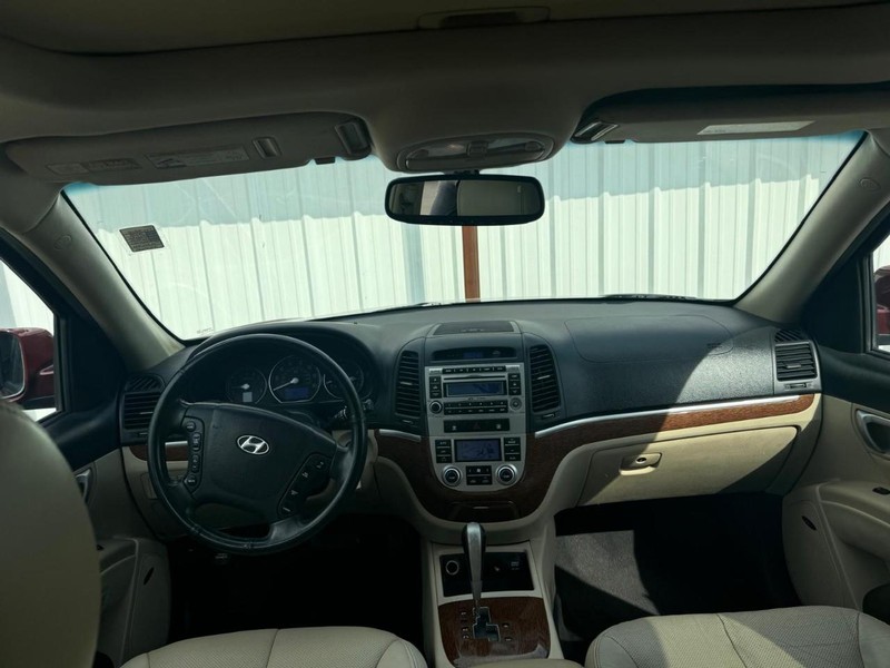 Hyundai Santa Fe Vehicle Full-screen Gallery Image 09