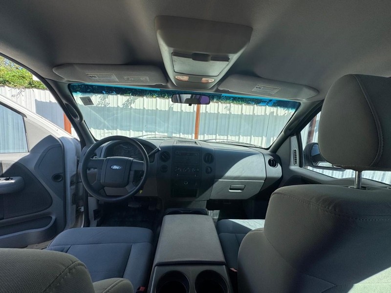 Ford F-150 Vehicle Full-screen Gallery Image 10