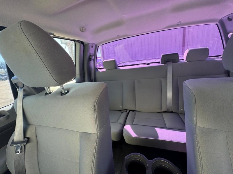 Ford F-150 Vehicle Full-screen Gallery Image 11