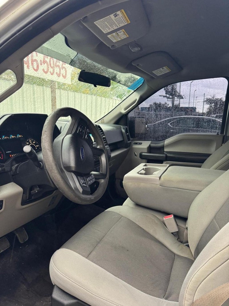 Ford F-150 Vehicle Full-screen Gallery Image 08