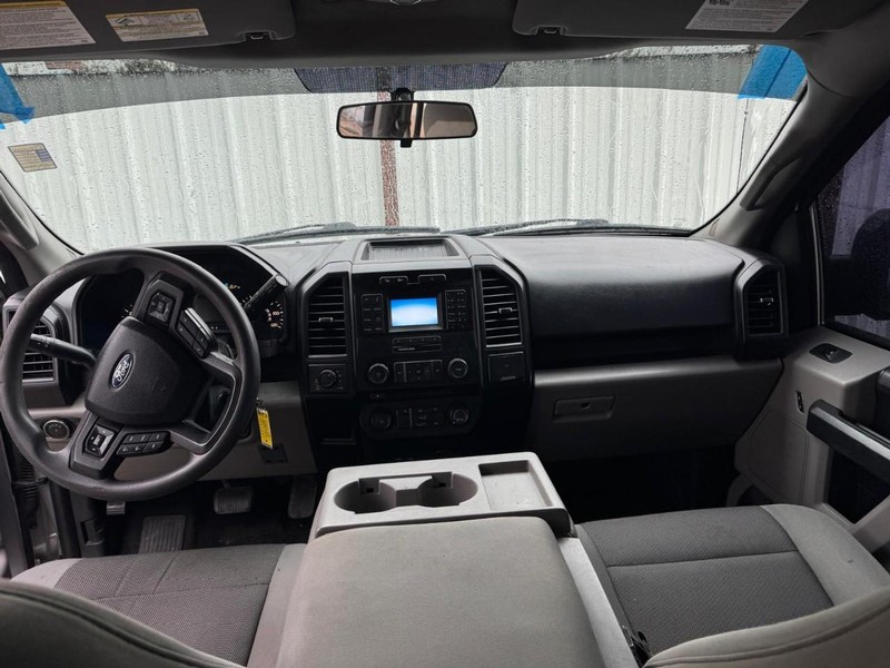 Ford F-150 Vehicle Full-screen Gallery Image 09