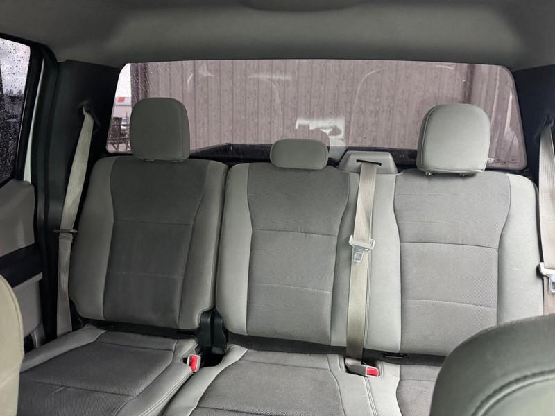 Ford F-150 Vehicle Full-screen Gallery Image 10