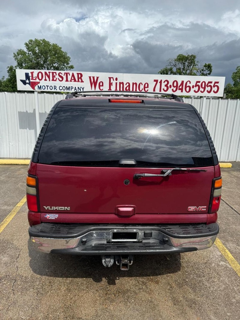 GMC Yukon Vehicle Full-screen Gallery Image 04