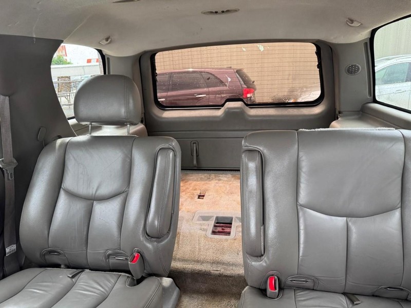 GMC Yukon Vehicle Full-screen Gallery Image 10